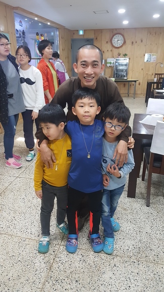 Partake in the Vesak Ceremony at Yonggungsa Cham Joeun Uri Temples